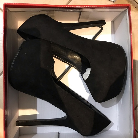 Shoes - Picture 2 of 3